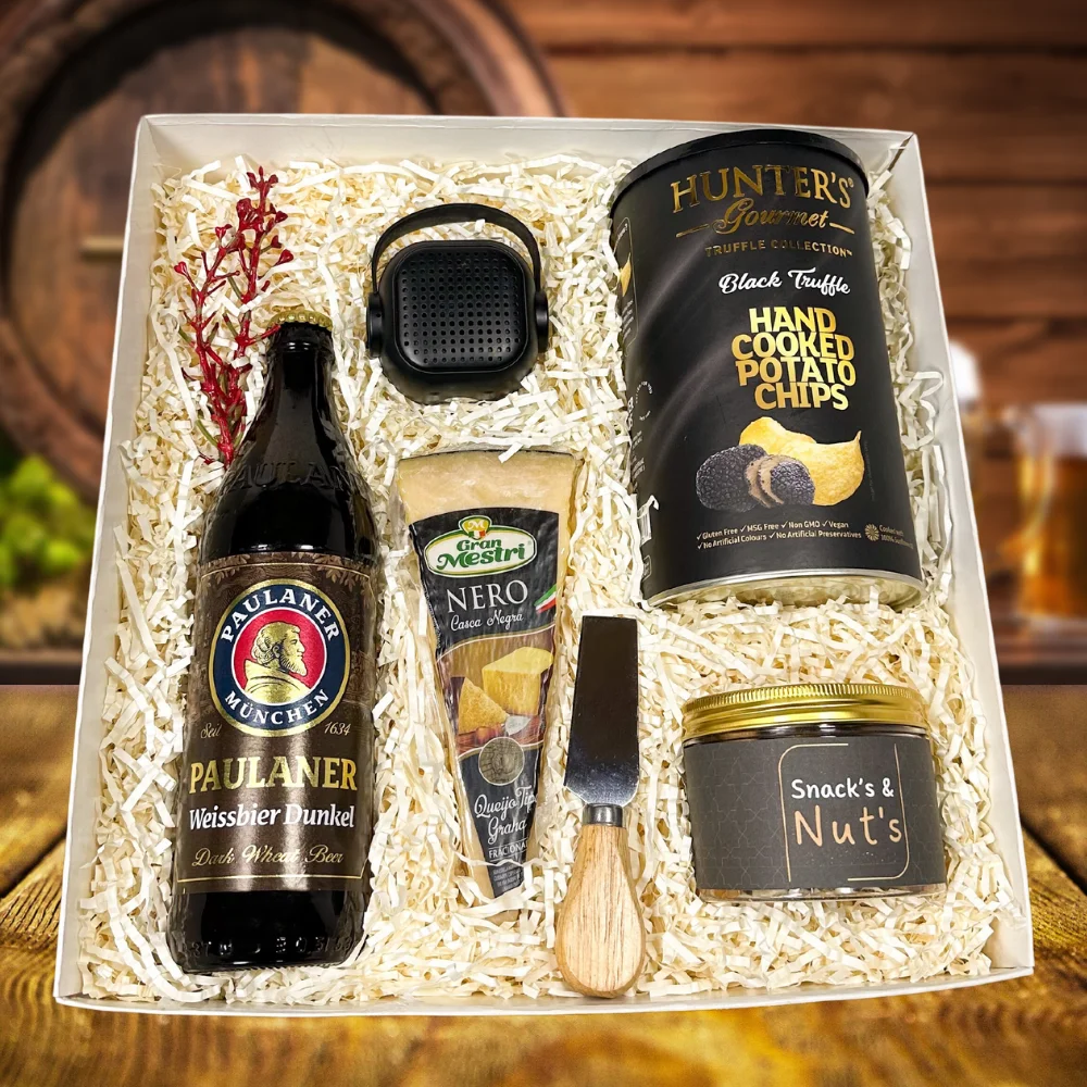 kit cerveja paulaner com batata trufada, queijo e caixa de som