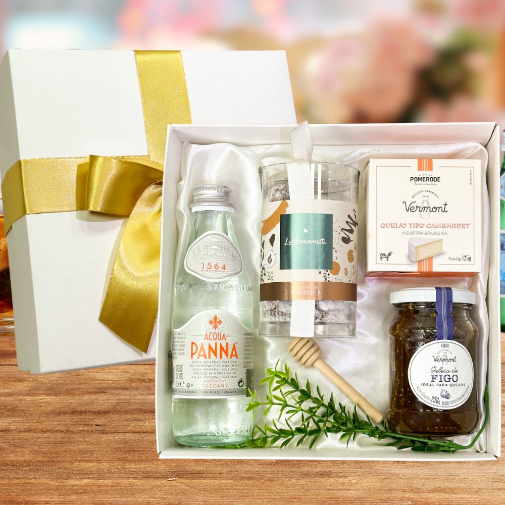 kit agua panna com geléia, queijos e torradas