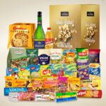 cesta de natal para empresas com panettone bauducco e itens selecionados.